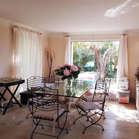 55 By The Pearls Collection Saint-Tropez